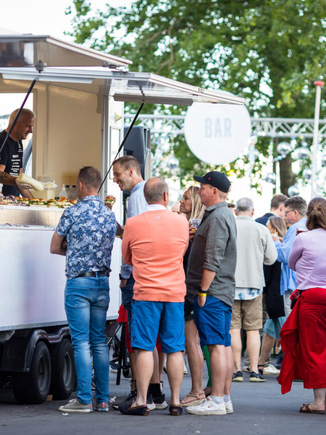 Del glæden ved street food til dit event. Foodtrucks. Helstegt Pattegris. Pølsevogne. Kaffevogne og meget mere.